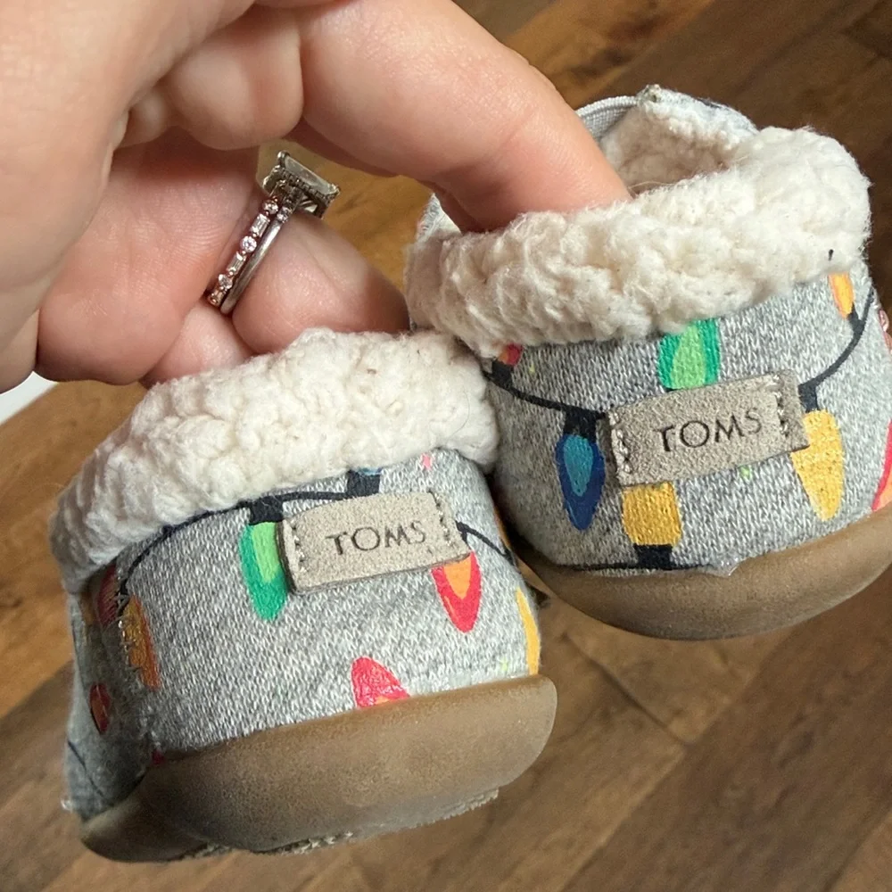 Tom’s toddler Sherpa shoes